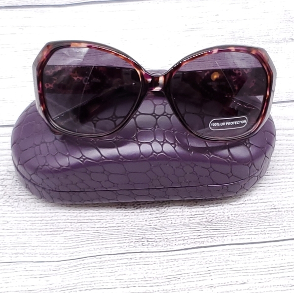 ⭐Carol Brodie Sunglasses and Case main image 13